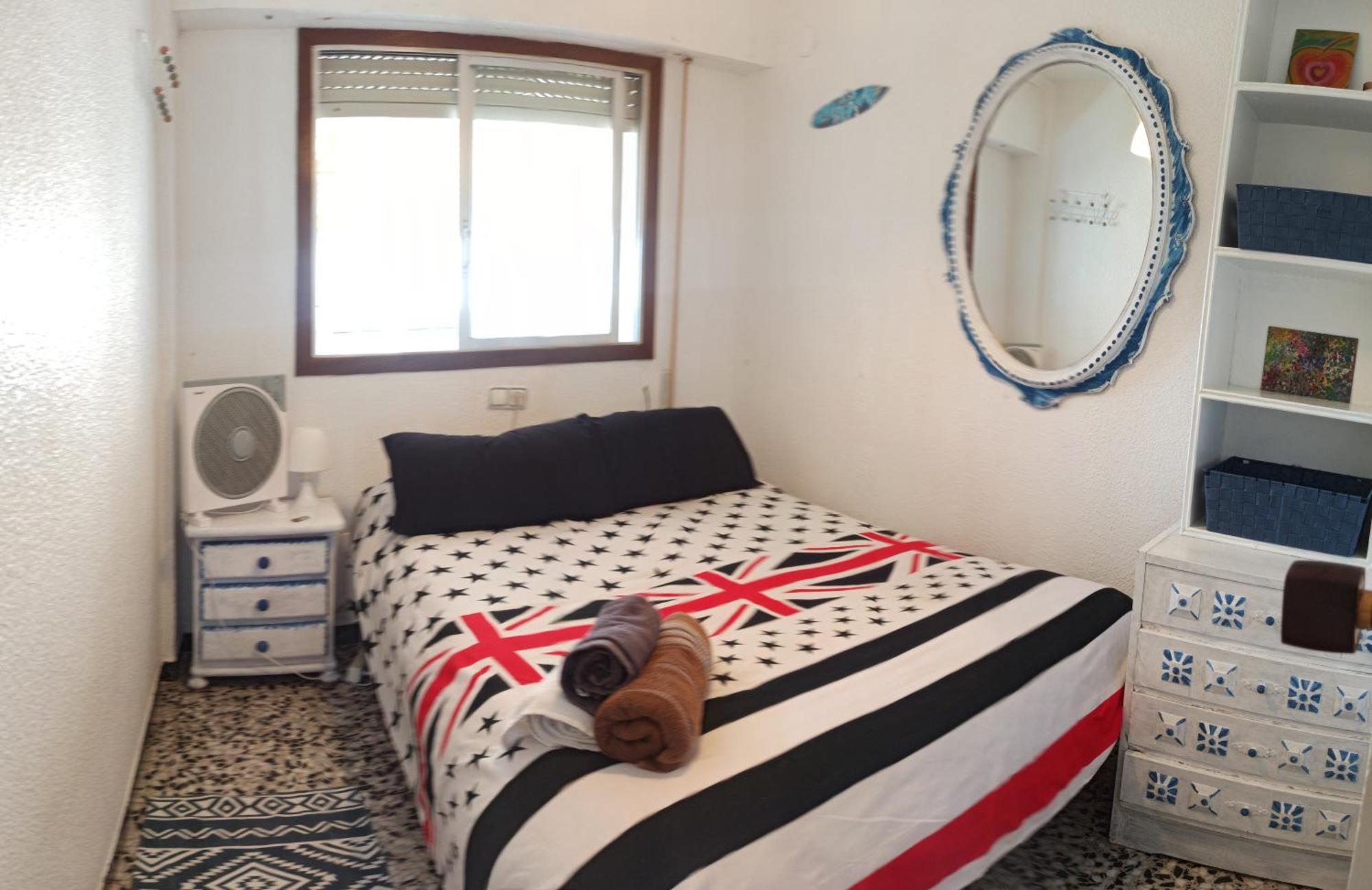 Blue Double Private Room At Front Beach - Habitacion Doble En La Playa Valencia Eksteriør billede